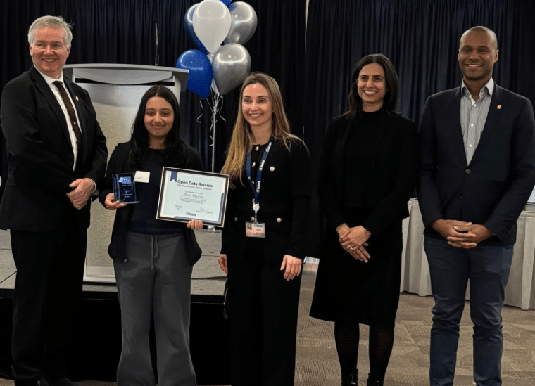 Arushi Nath receiving the City of Toronto Open Data Award